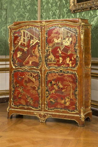 Armoire à doucine livrée pour Jean-Baptiste Machault d'Arnouville, Contrôleur général des Finances