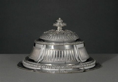 Cloche circulaire, d'un ensemble de quatre (OA 10619 à 10622) du service du roi George III d'Angleterre et de Hanovre