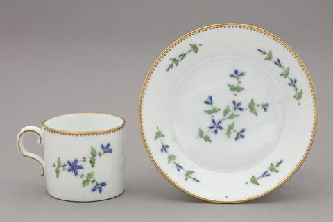 Tasse et soucoupe, d'une paire (OA 11005)