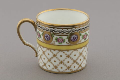 Tasse, d'un cabaret (OA 11065 à OA 11087)