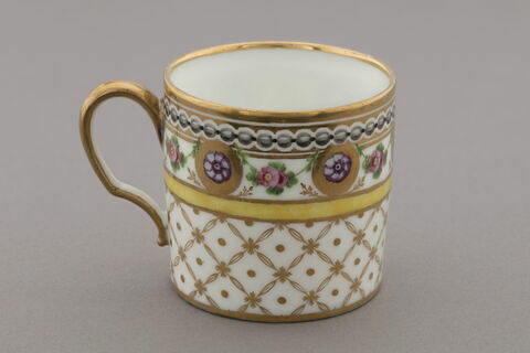 Tasse, d'un cabaret (OA 11065 à OA 11087)