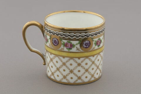 Tasse, d'un cabaret (OA 11065 à OA 11087)