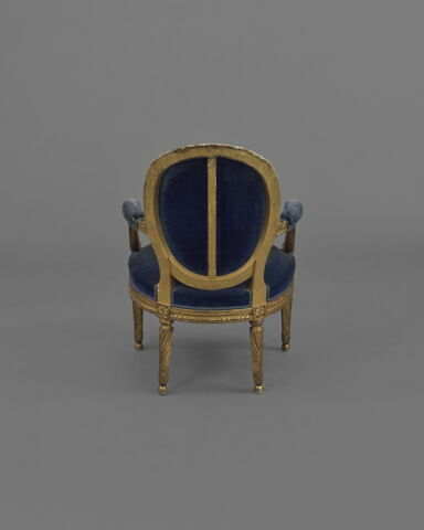 Fauteuil d'un mobilier de salon comprenant dix-sept pièces (OAR 205 à OAR 221), image 4/5