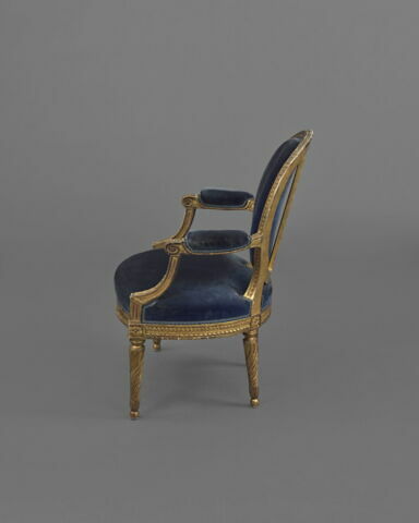 Fauteuil d'un mobilier de salon comprenant dix-sept pièces (OAR 205 à OAR 221), image 3/5