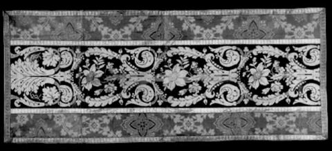 Fragment de chasuble ou de parement d'autel, image 2/2