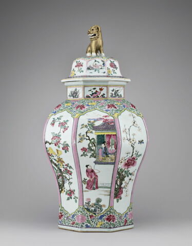 Vase à huit pans et à couvercle, d'une paire (TH 480), image 2/2