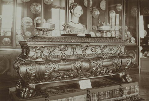 Coffre en forme de sarcophage, image 10/10