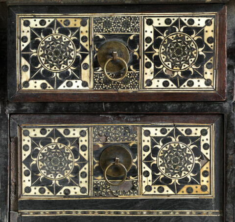 Cabinet en marqueterie d'ivoire, image 2/7