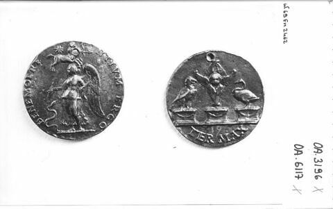 Médaille : Battista Spanioli / trois autels surmontés d'un aigle, d'un séraphin et d'un cygne, image 3/4