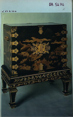 Cabinet en laque du Japon, d'une paire (avec le OA 5473)