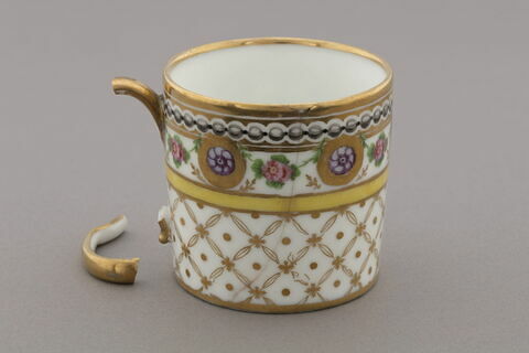 Tasse, d'un cabaret (OA 11065 à OA 11087)