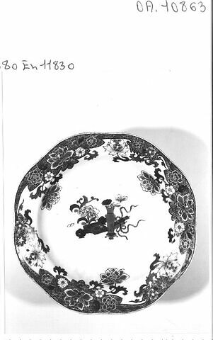 Assiette en porcelaine dure