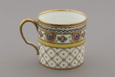 Tasse, d'un cabaret (OA 11065 à OA 11087)