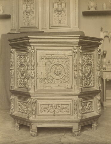 Dressoir à décor de bustes dans des médaillons, image 2/2