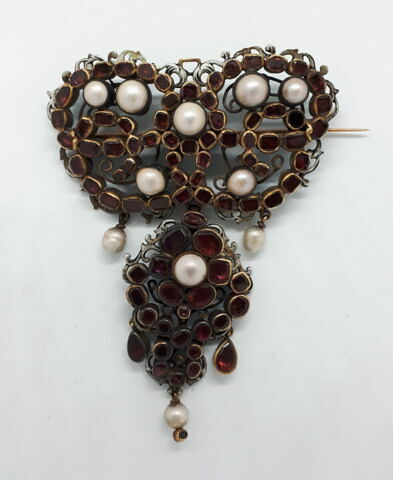 Pendentif en forme de noeud de corsage