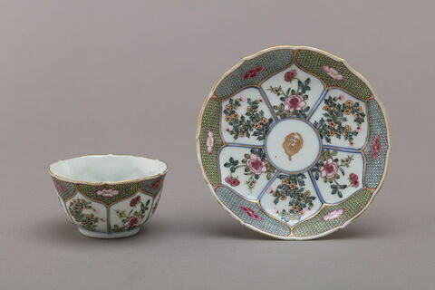 Tasse et soucoupe, image 3/4