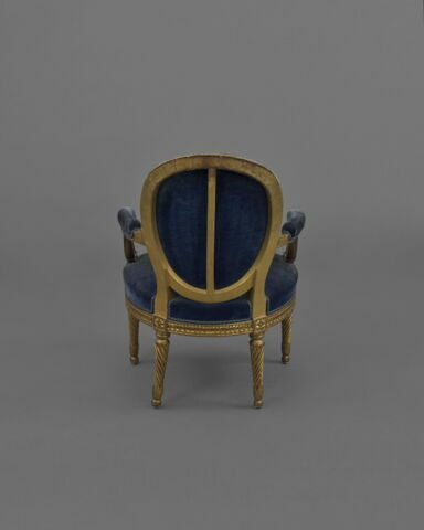 Fauteuil d'un mobilier de salon comprenant dix-sept pièces (OAR 205 à OAR 221), image 4/6