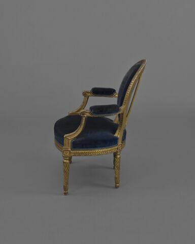 Fauteuil d'un mobilier de salon comprenant dix-sept pièces (OAR 205 à OAR 221), image 6/6