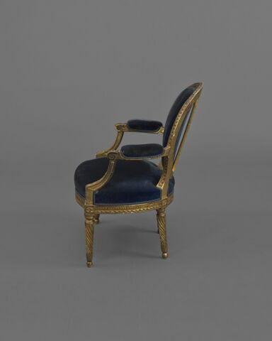 Fauteuil d'un mobilier de salon comprenant dix-sept pièces (OAR 205 à OAR 221), image 5/5