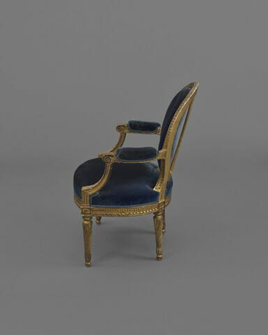 Fauteuil d'un mobilier de salon comprenant dix-sept pièces (OAR 205 à OAR 221), image 6/7