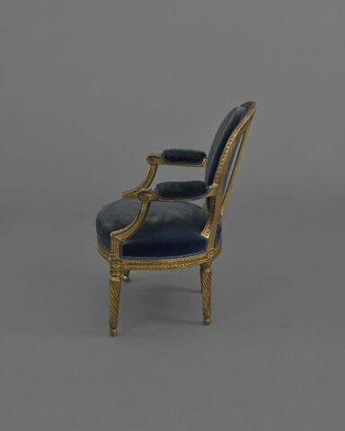 Fauteuil d'un mobilier de salon comprenant dix-sept pièces (OAR 205 à OAR 221), image 6/6