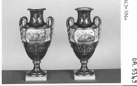 Paire de vases, forme étrusque