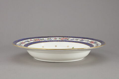 Assiette creuse, d'une série de douze (R 700 à 711), image 3/4