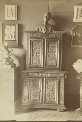 Armoire à deux corps et à décor de plaques de marbre, image 10/11