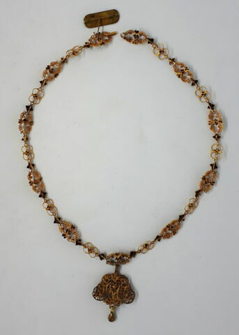 Collier en or filigrané et émaillé noir à pointes blanches, image 4/4