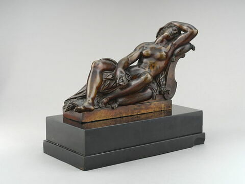 Statuette : Nymphe endormie