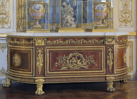 Commode pour la chambre de Louis XVI à Compiègne