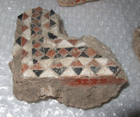 Fragment de mosaïque de pavement d'un ensemble (de OA 9271 à 9292)