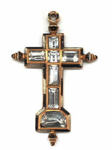 Croix-pendentif en or émaillé et cristaux de roche