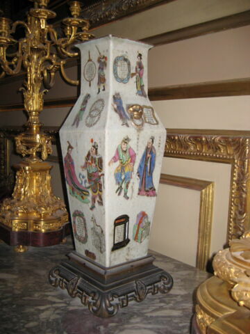 Vase à décor Wu shuang pu, d'une paire (TH 477), image 3/3