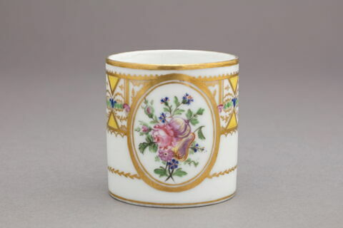 Tasse et sa soucoupe, image 3/4