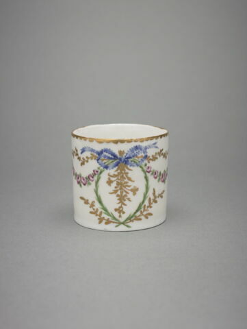 Tasse litron et soucoupe, d'une paire (TH 1418), image 9/12