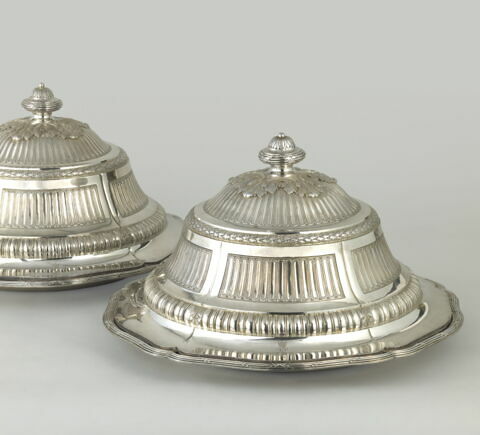 Grande cloche circulaire, d'une paire (OA 10624) du service du roi George III d'Angleterre et de Hanovre