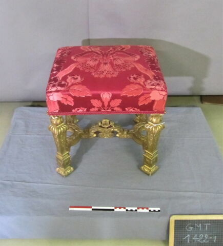 Tabouret, d'une paire