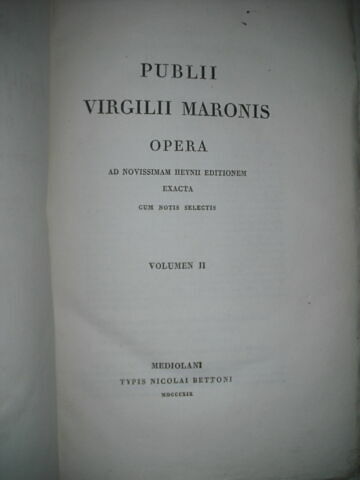 Ouvrage en langue latine : Virgilius. Volume II, grand in-8. Classicorum latinorum nova editio cum notis et commentariis. Chez Mediolani, typis par Nicolai Bettoni, 1819 ayant appartenu au duc de Reichstadt