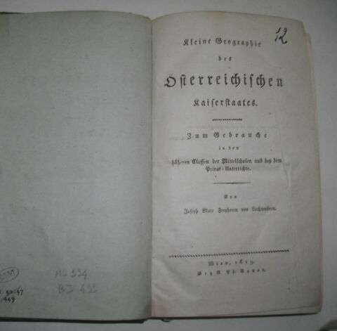 Livre d'études en langue allemande ayant appartenu au duc de Reichstadt : Kleine Geographie der österreichischen Kaiserstaates. Vienne, 1819.