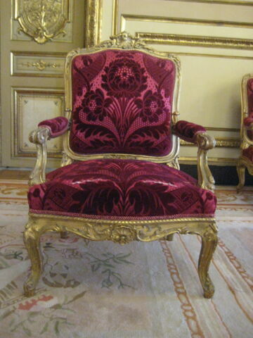 Fauteuil de style Louis XV.