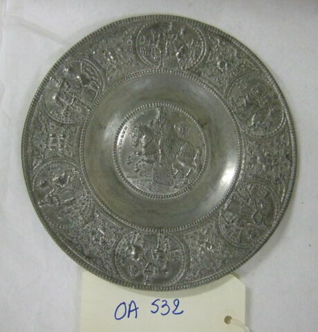 Plat rond en étain : Ferdinand III