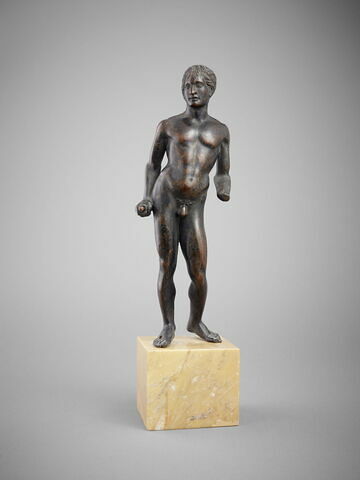 Statuette : jeune homme nu