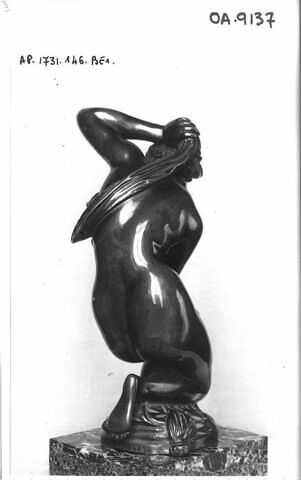 Sculpture : Vénus accroupie, image 3/4