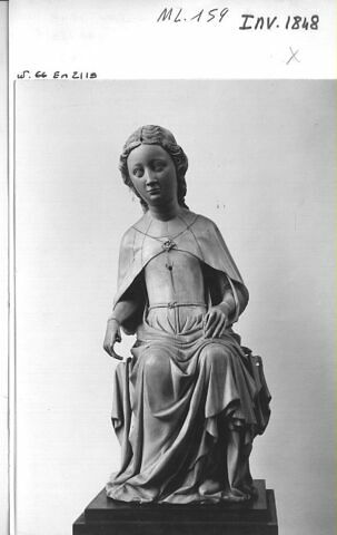 Statuette : Sainte assise