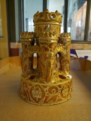 Vase en forme de castel