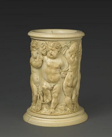 Cylindre : frise de sept putti