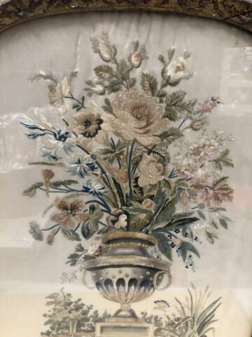 Tableau brodé : un vase de fleurs, image 2/5