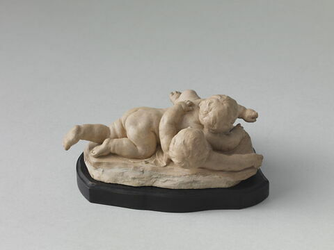 Groupe sculpté : deux enfants jouant, image 4/6