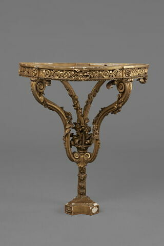 Console d'applique, orné d'une corbeille de fleurs